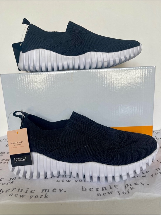 bernie mev. Shoes - NIB BERNIE MEV NEW YORK GRAVITAS STRETCH COMFORT CUSHIONED CASUAL WOMENS SIZE 8